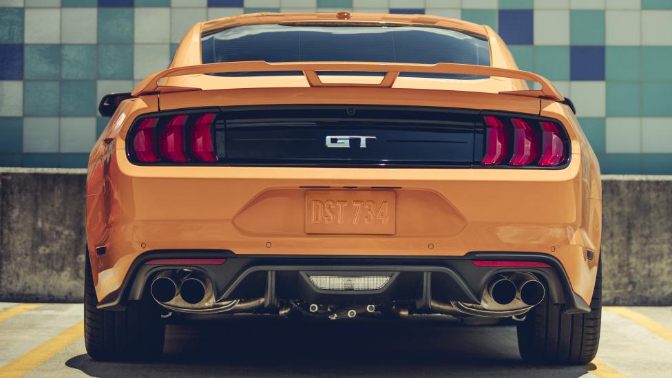 Completeaza aceste campuri obligatorii